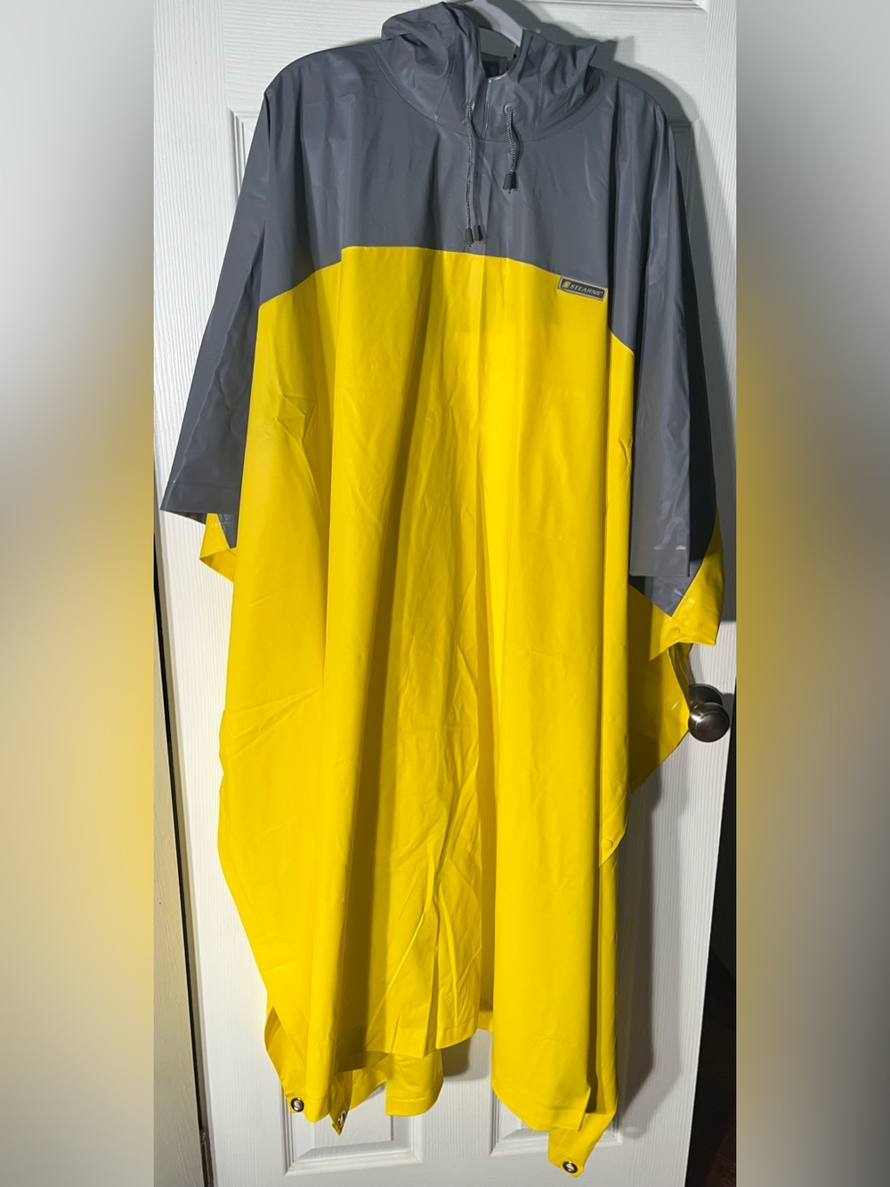 Stearns Adult OS One Size Fits All PVC Rain Ponch Waterproof Yellow Gray Hooded